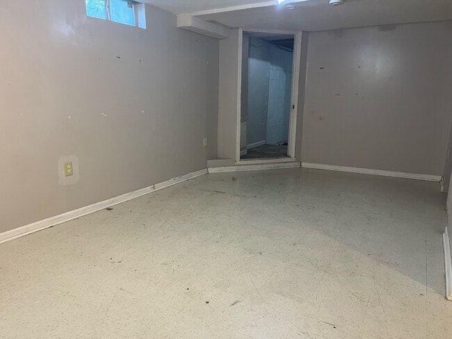 Building Photo - 7422 Northridge Dr