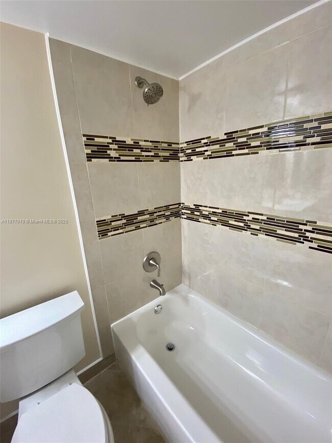 Building Photo - 8881 Fontainebleau Blvd