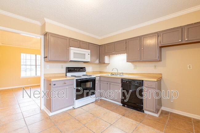 Building Photo - 10152 Yates Dr