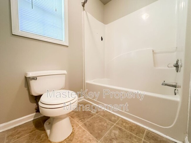 Building Photo - 307 Silverberry Ct