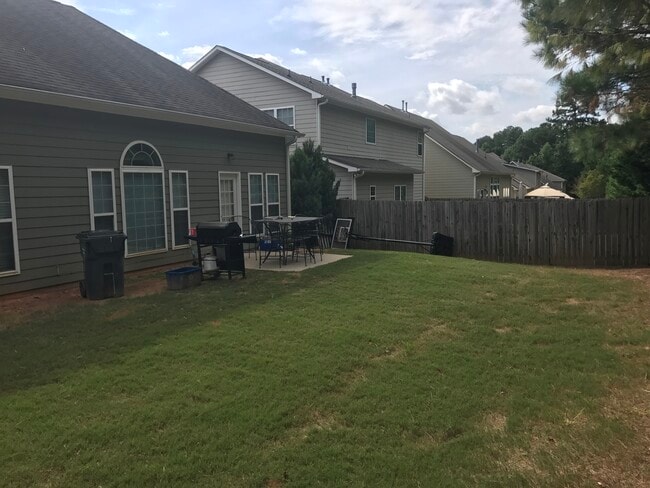 Building Photo - 535 Roland Manor Dr