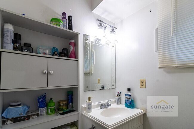 Building Photo - 208 Spring Maiden Ct