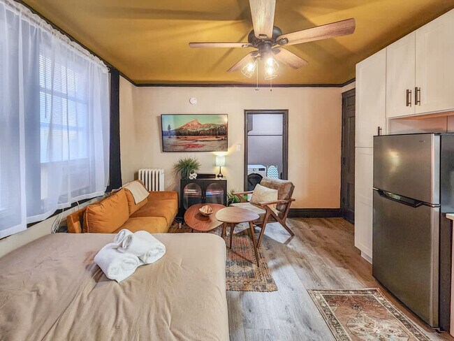 Building Photo - 2115 N Sedgwick St