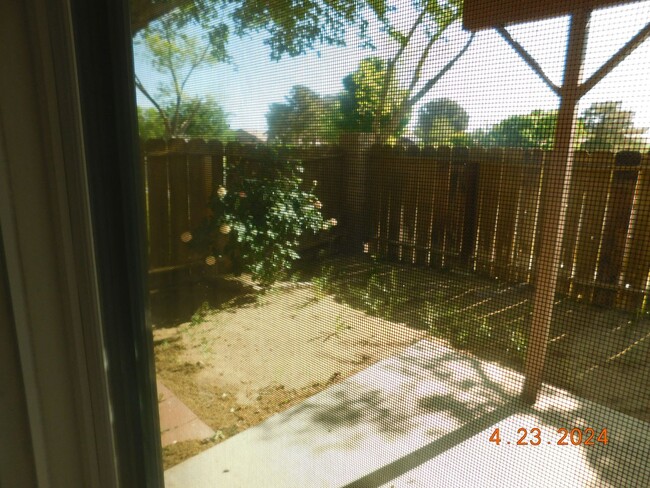 Building Photo - 400 Tepatitlan Ct