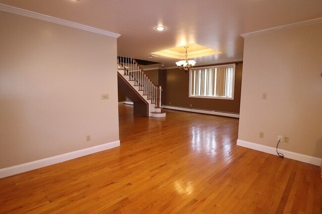 Building Photo - 484 Walnut St