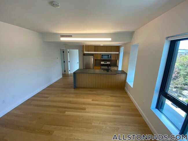 Building Photo - 83 Gardner St