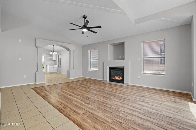 Building Photo - 10039 Paloma Dr