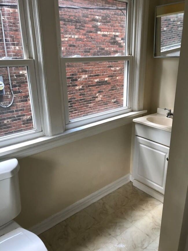 Building Photo - 2 Story, 3+ Bed, 2 Full Baths, Home with G...