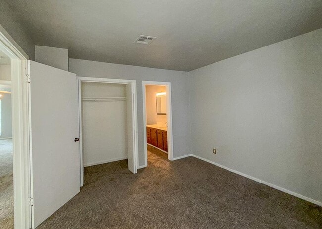Building Photo - 12021 Hawthorne Ln