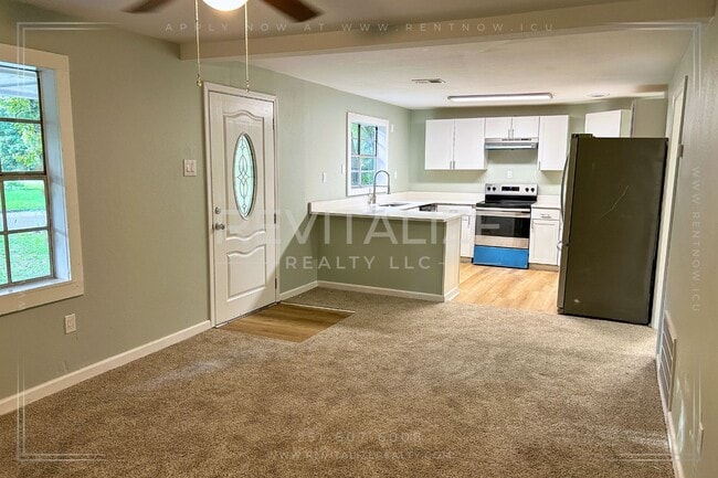 Building Photo - COMING SOON! Cute 4 Bedroom House