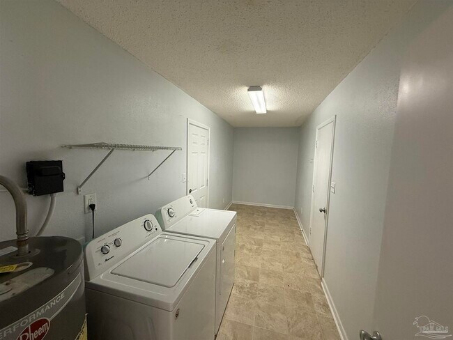 Building Photo - 6931 Falcon Dr