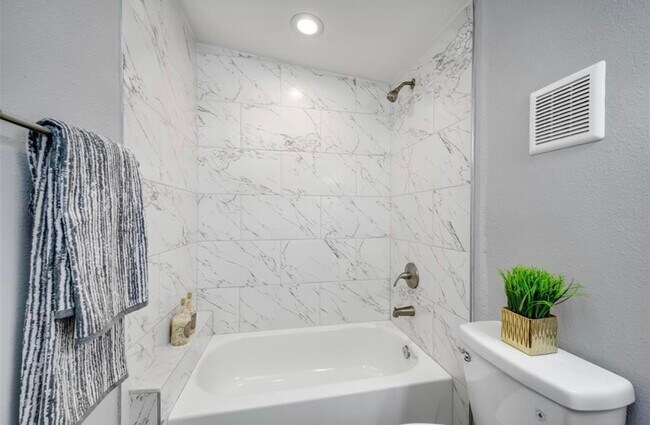 Building Photo - 3703 W Leila Ave