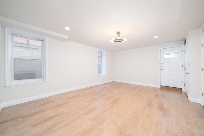 Building Photo - 149 Webster Ave