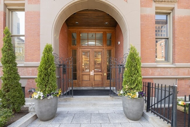 Building Photo - 201 Newbury St