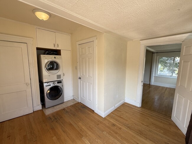 Building Photo - 31 Fifield St