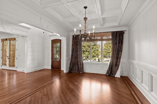 Building Photo - Impeccable Green Hills Home