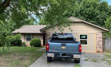 Building Photo - Spacious 5-Bedroom Home with Fresh Modern Updates in Midwest City