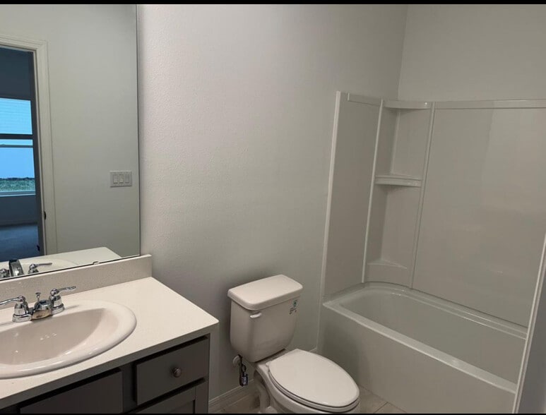 Building Photo - 76 Citrine Loop