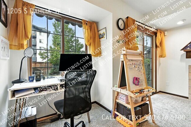 Building Photo - 1205 S Dahlia St