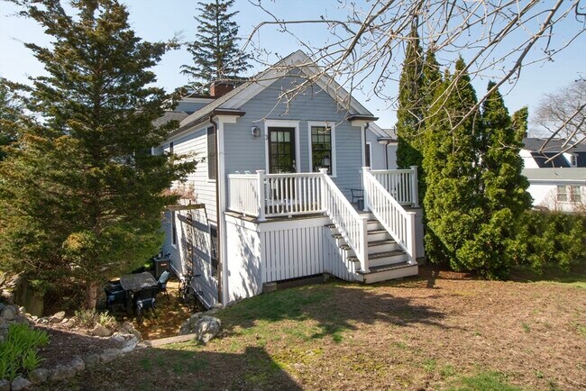 Building Photo - 108-110-110 Elm St