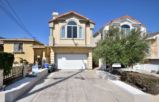 Primary Photo - 3 Bed 2.5 Bath Home.
