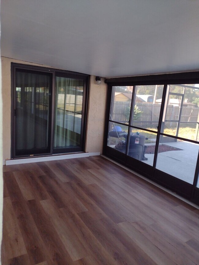 Building Photo - 3 - 2 in Fruitland Park