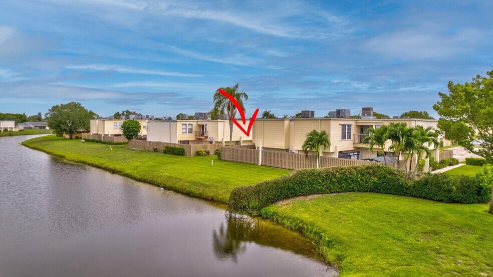 Building Photo - 1586 Shaker Cir