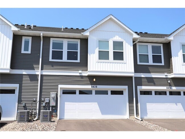 Building Photo - 2438 N Blossom Cir