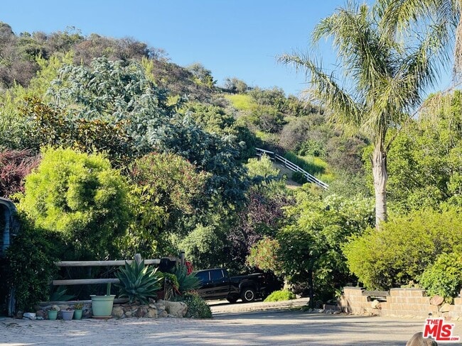 Building Photo - 2535 Hawks Nest Trail