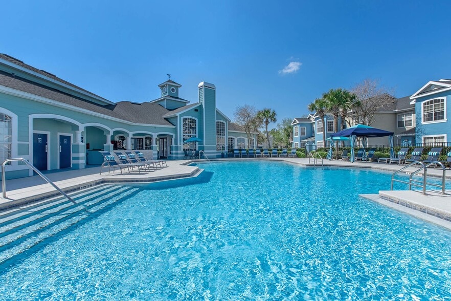 Building Photo - Club at Danforth