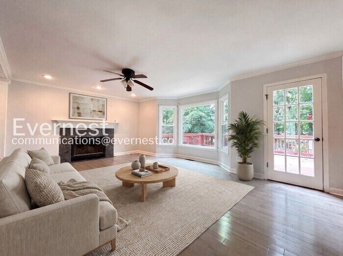 Building Photo - 5950 Henley Dr