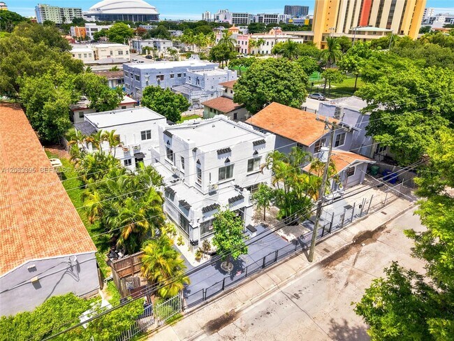 Building Photo - 128 NW 9th Ave