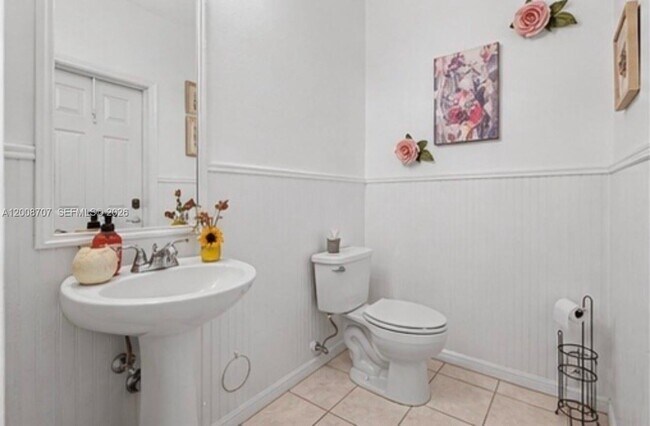 Building Photo - 2609 NE 42nd Ave