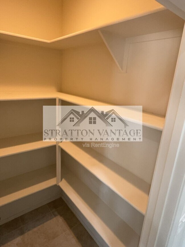 Building Photo - 43620 W Mescal Dr