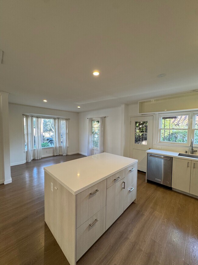 Building Photo - 838 14th St