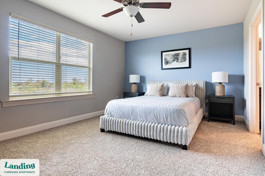 Building Photo - 305 Laredo Dr