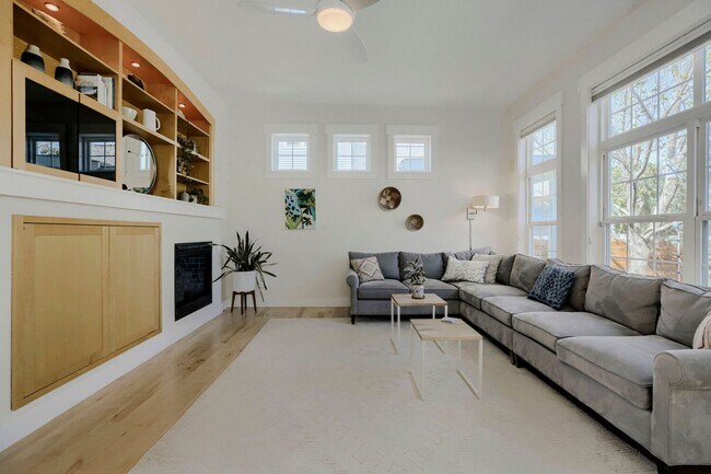 Building Photo - Gorgeous 4 Bedroom Home in NW Indian Peaks Neighborhood. Hardwood floors, Wine Closet and More