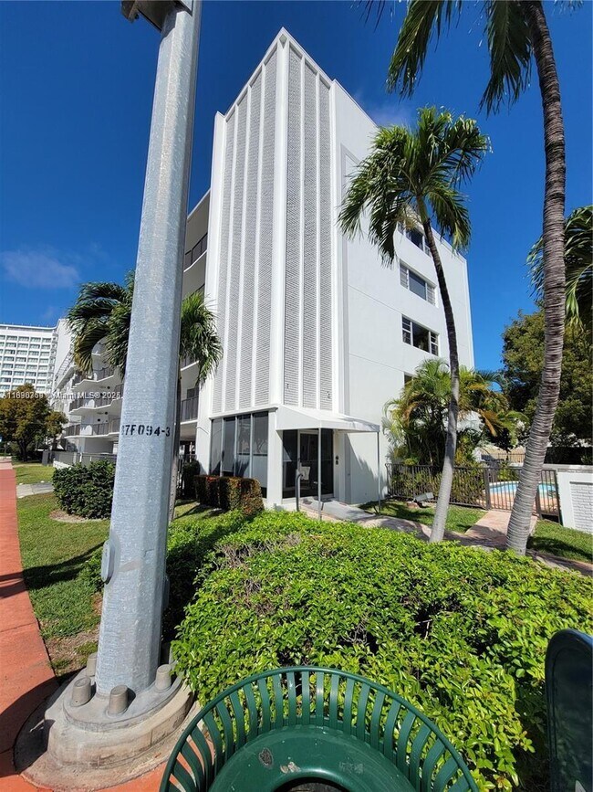 Building Photo - 1100 Alton Rd