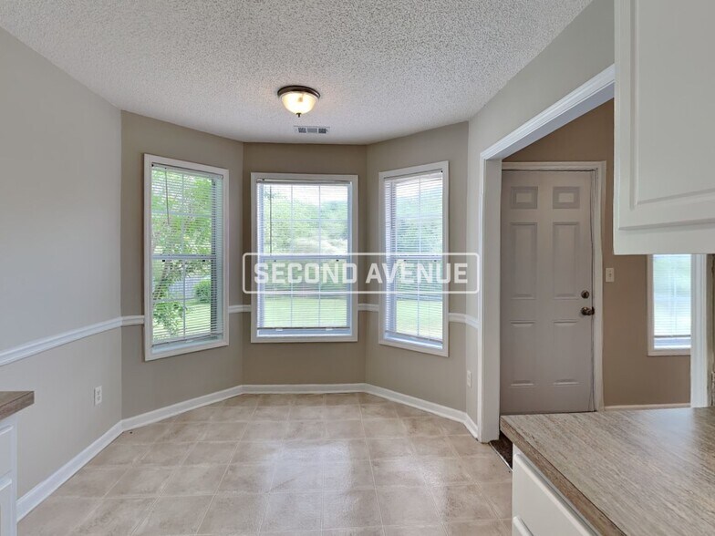 Building Photo - 661 Morningside Dr N