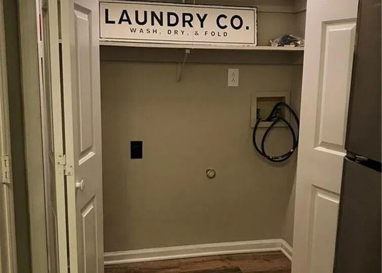 Building Photo - 8017 Greenside Ct