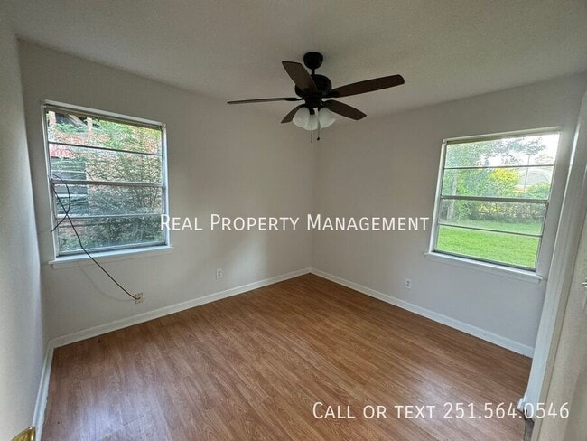 Building Photo - 503 Freeview Ave