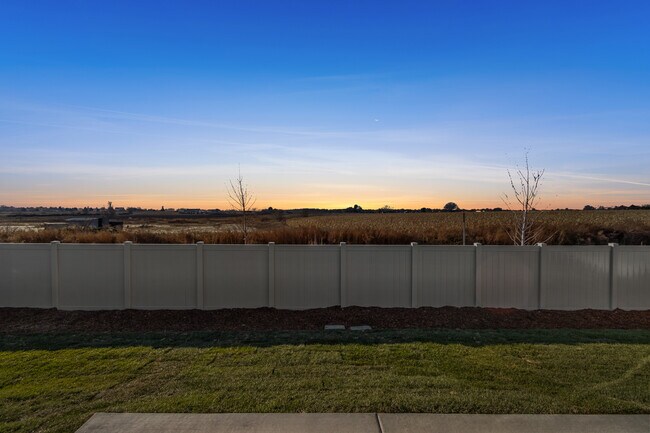 Building Photo - 3117 S Old Farm Ave