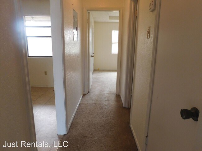 Building Photo - 306 North Dr