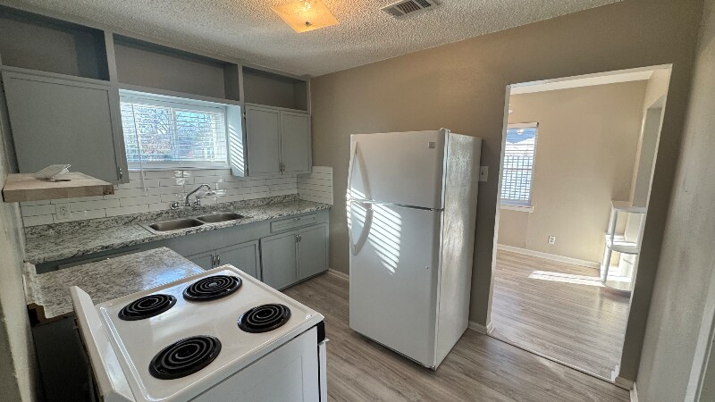 Building Photo - 716 Gardiner St