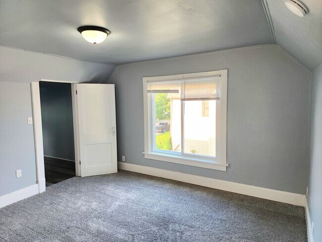 Building Photo - 13th Street Duplex