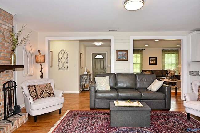 Building Photo - 207 Jones Valley Dr SW