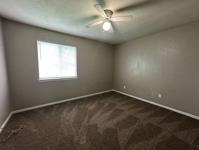 Building Photo - 749 Pointe Ct