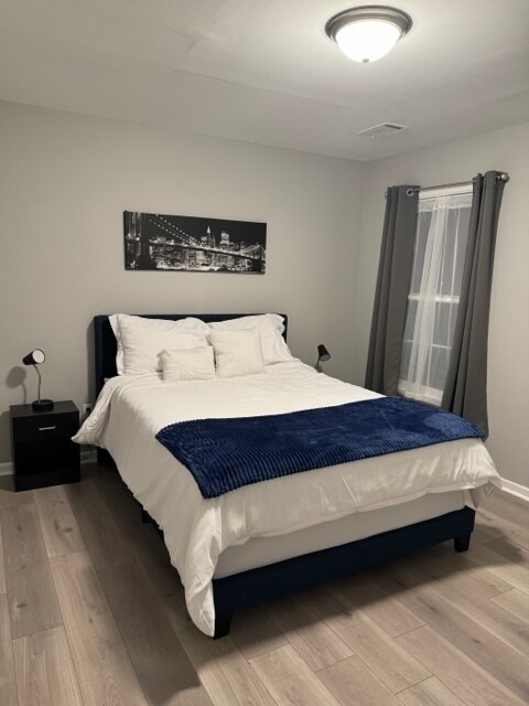 Queen Bedroom - 228 Doane St SW