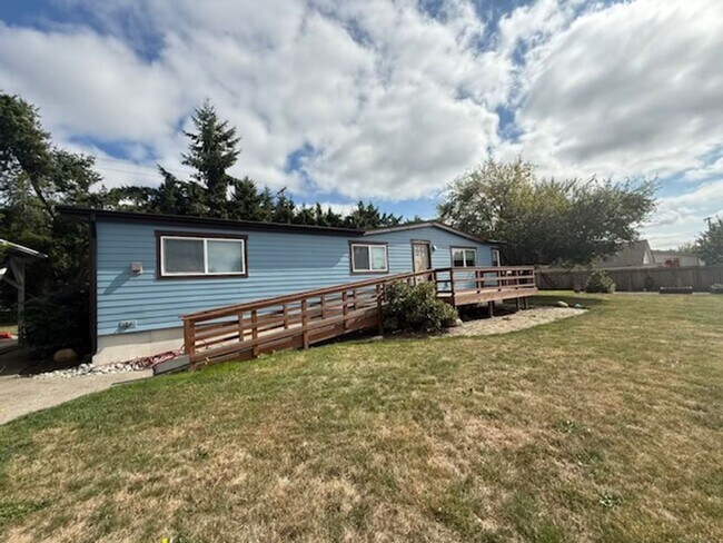 Primary Photo - 3 Bedroom 2 bathroom House!