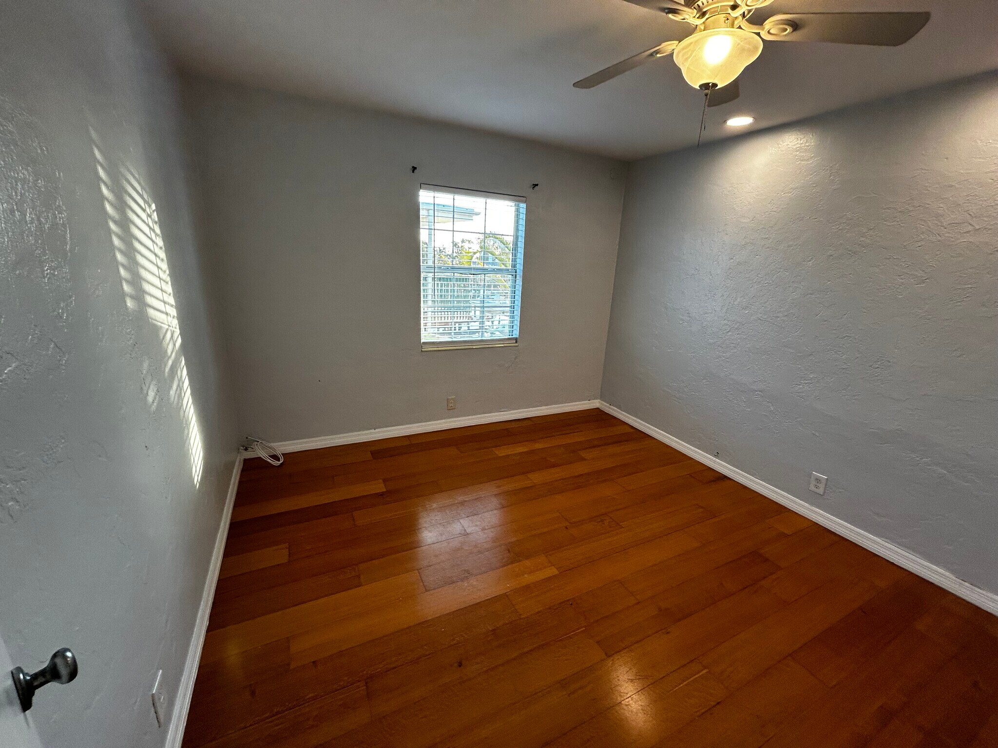 Building Photo - 516 129th Ave E